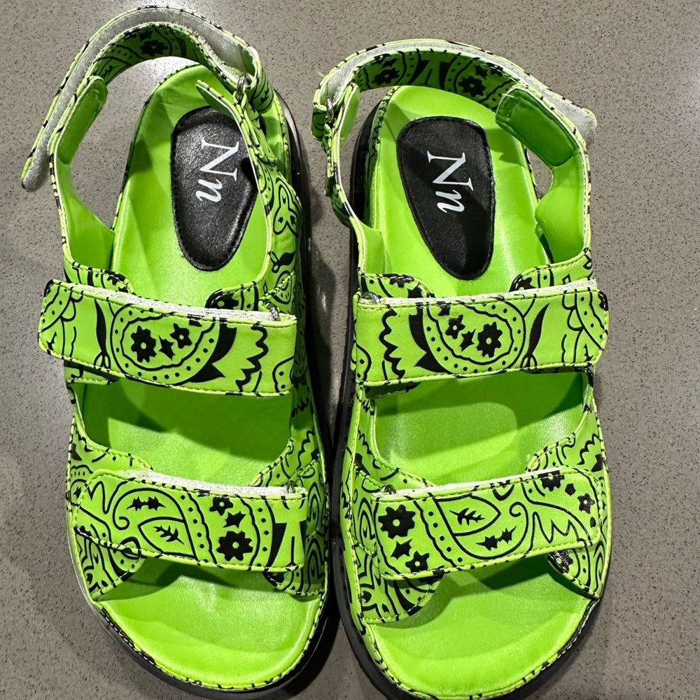 Nn Neon Green Patterned Kids Sandals